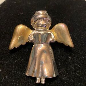 Holiday Singing Angel Pin